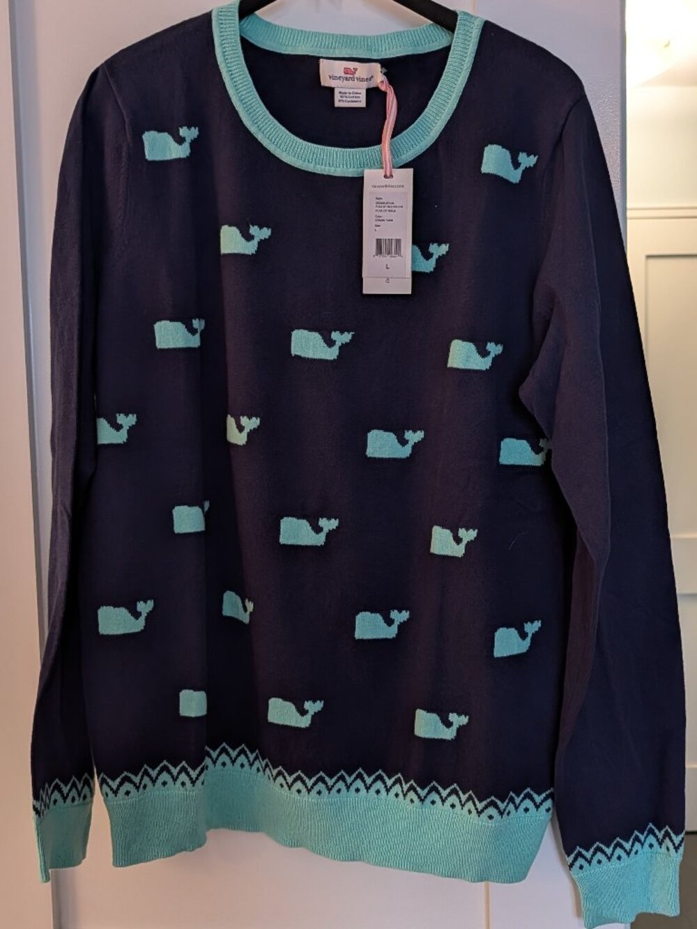 VINEYARD VINES Blue Whale Sweater – Size LARGE